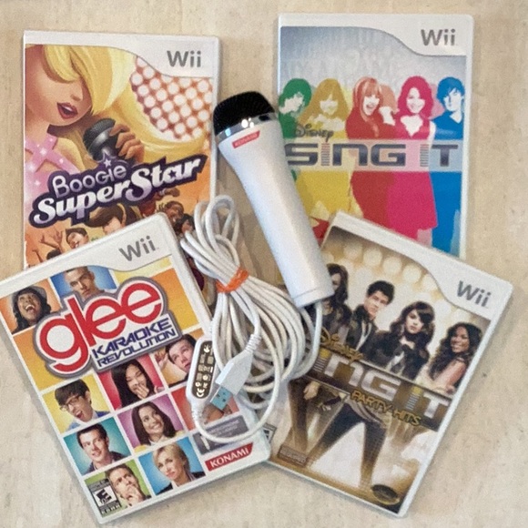 Karaoke Wii Games & Microphone Singing  Sing Disney Glee Dance Lot Of 4 Game - Picture 2 of 8